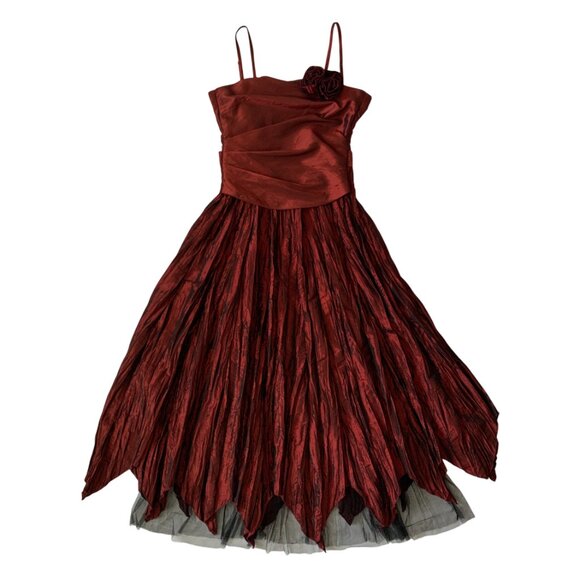 Vintage Red Prom Dress with Timeless Elegance - Picture 3 of 16